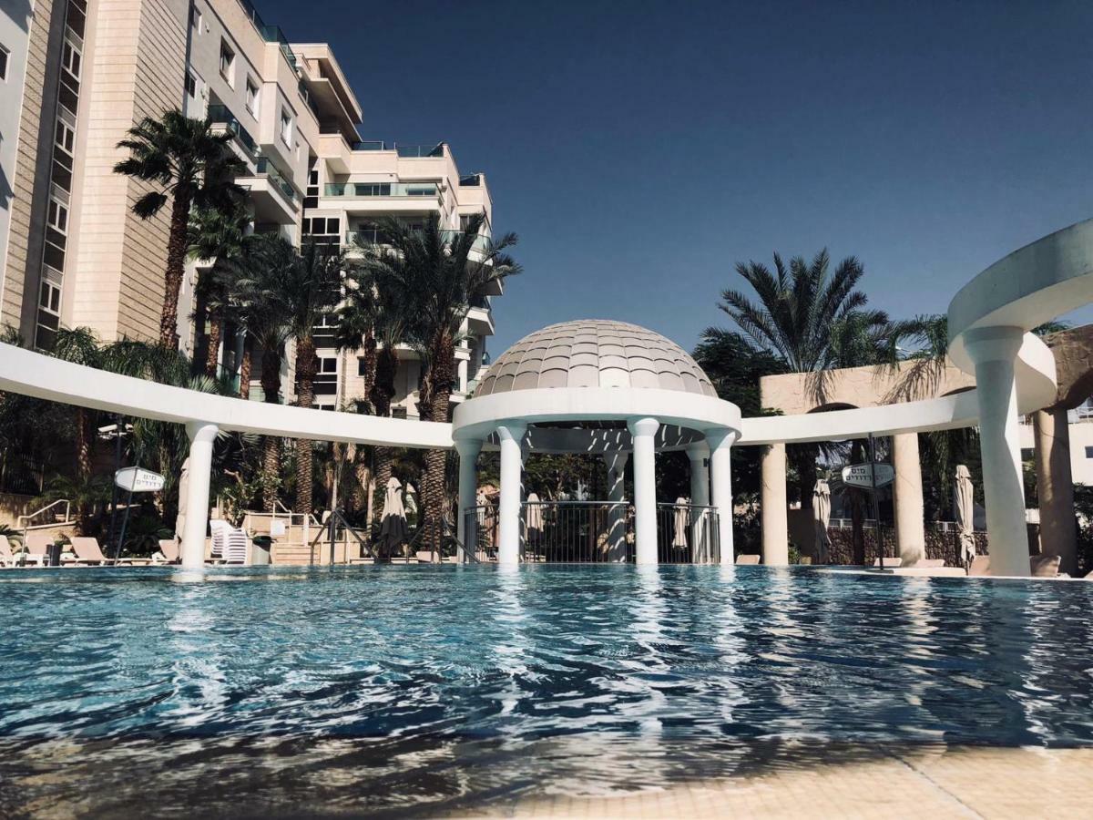 Bel Dans Avec Piscine *